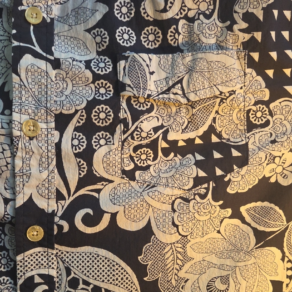 Speciality Button Up By Dres Ladro - Picture 3 of 3